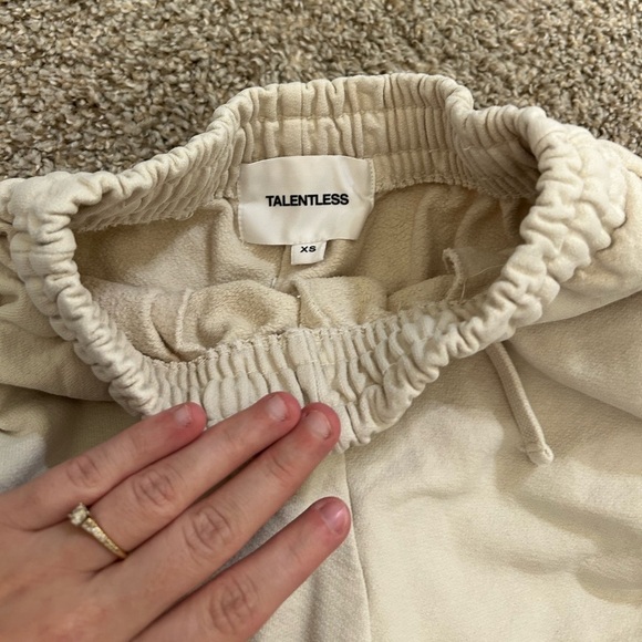 TALENTLESS Womens Heavyweight Classic Shorts Bone Size XS Drawstring Pockets - Picture 2 of 4